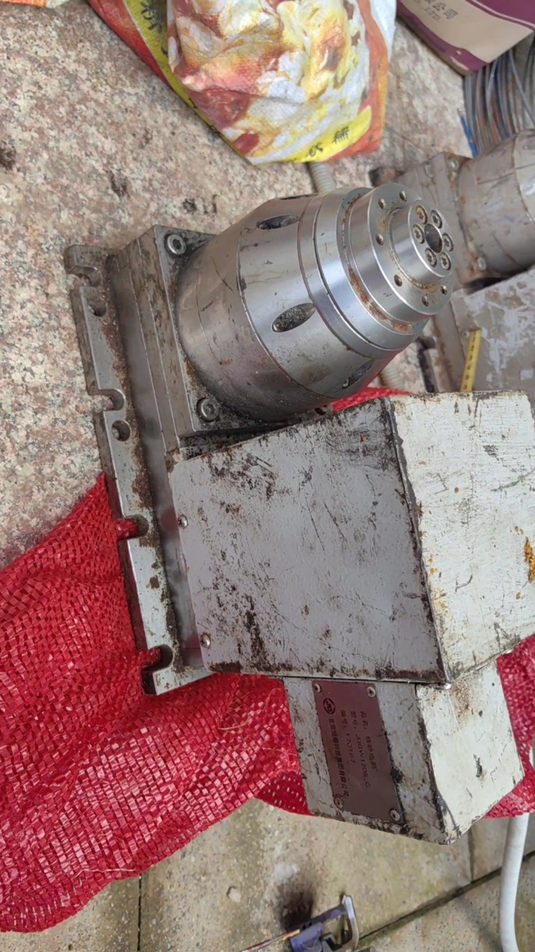 北京精雕修砂电机，型号120S，不会接电测试，目前手动转动没