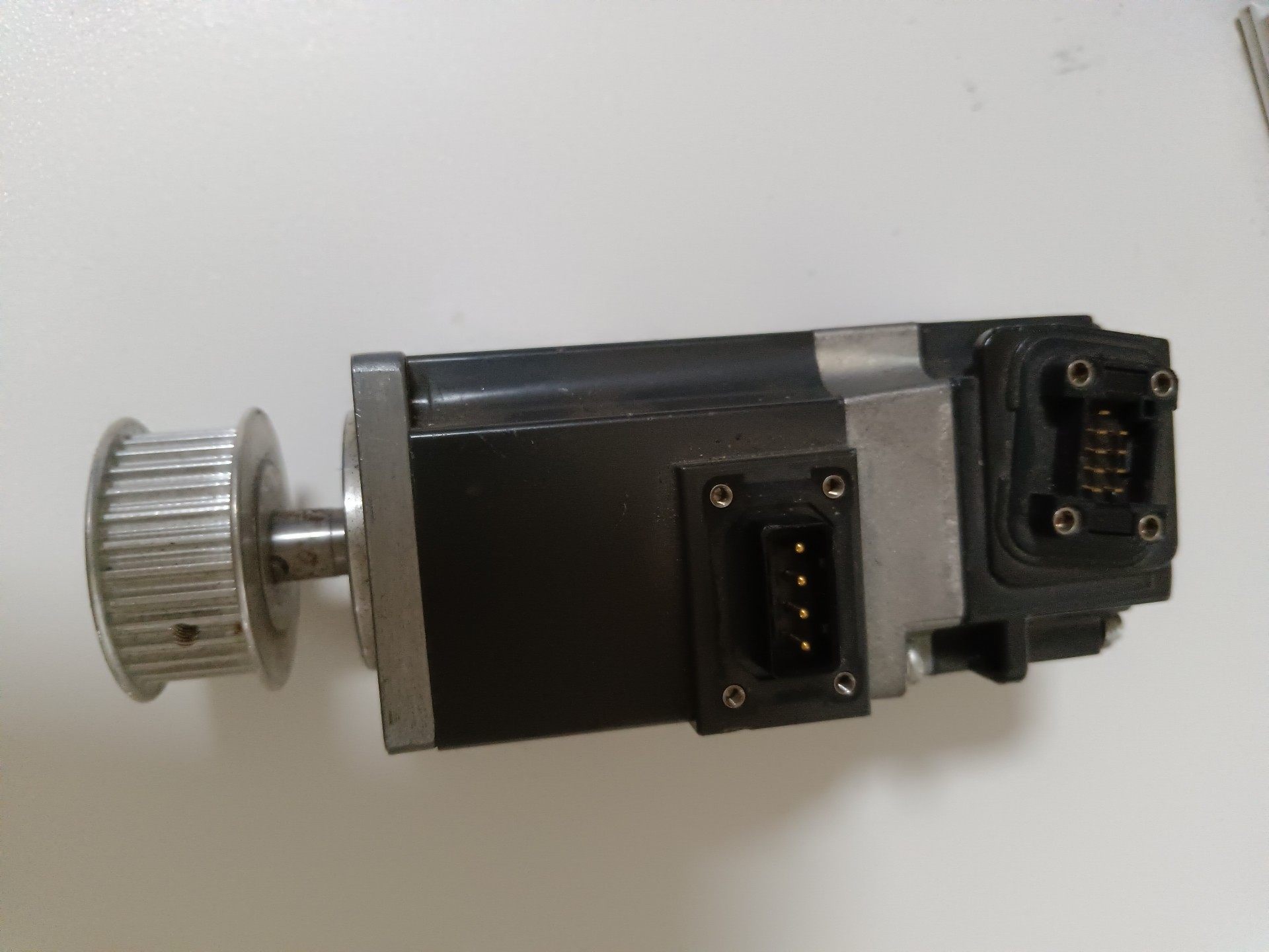 三菱电机 HF-KN13现货一个不带编码器，议价