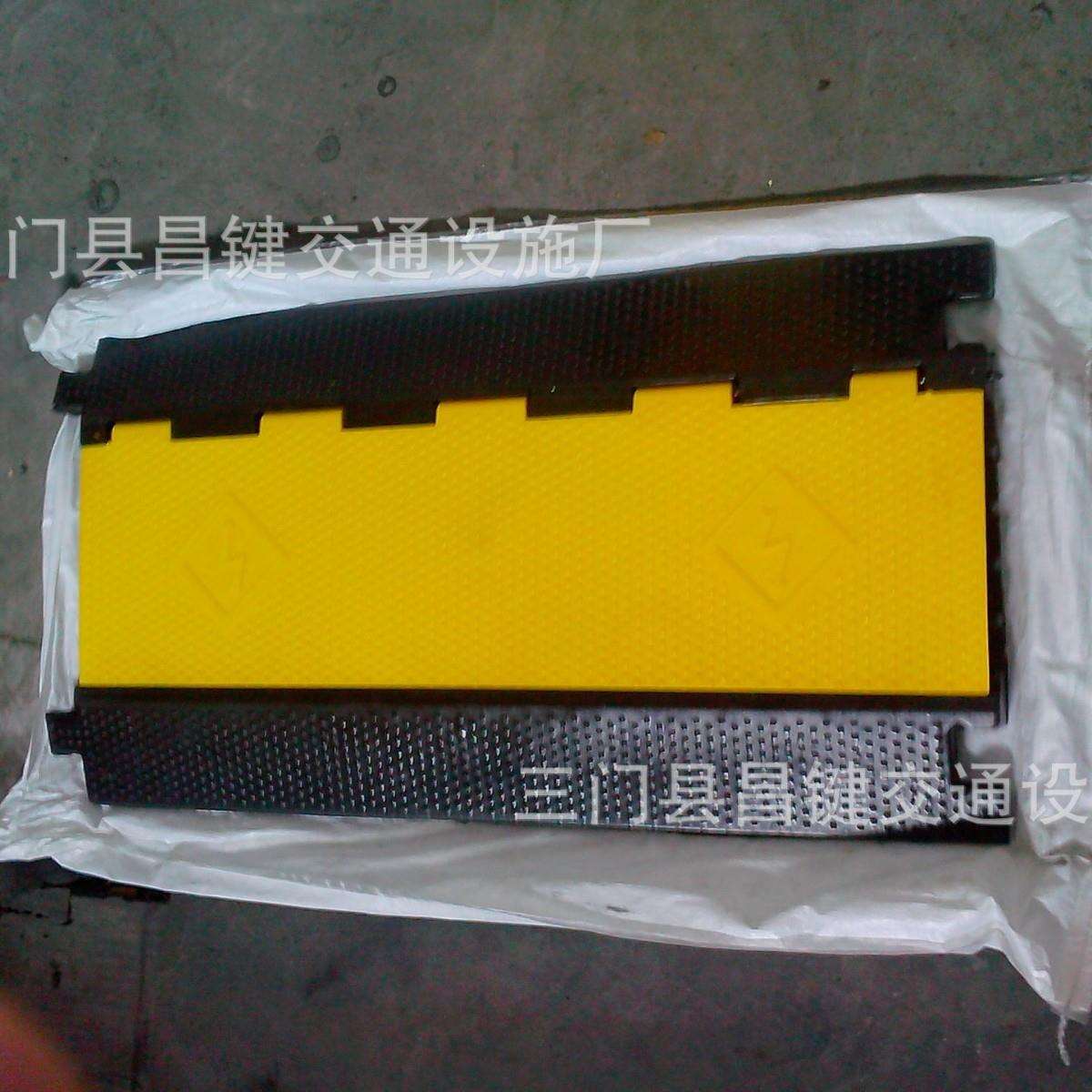 橡胶五线槽减速板穿电线PVC盖板线槽 舞台过线专用橡胶缓冲板