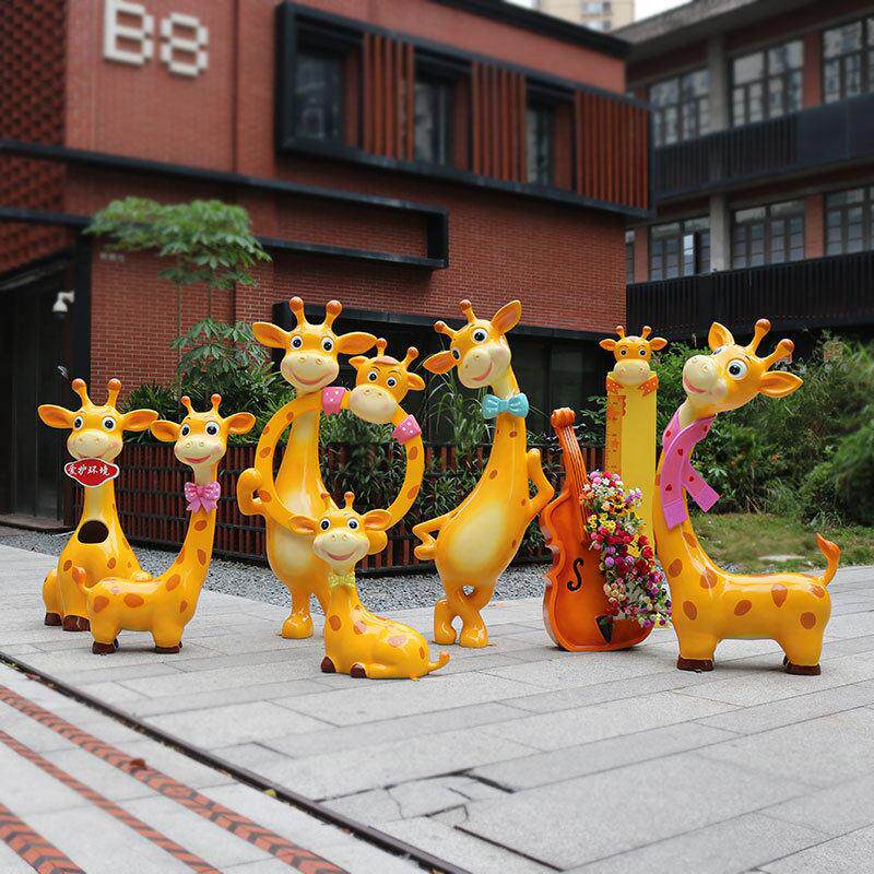 幼儿园卡通长颈鹿雕塑户外景区商场售楼部打卡拍照落地装饰大摆件