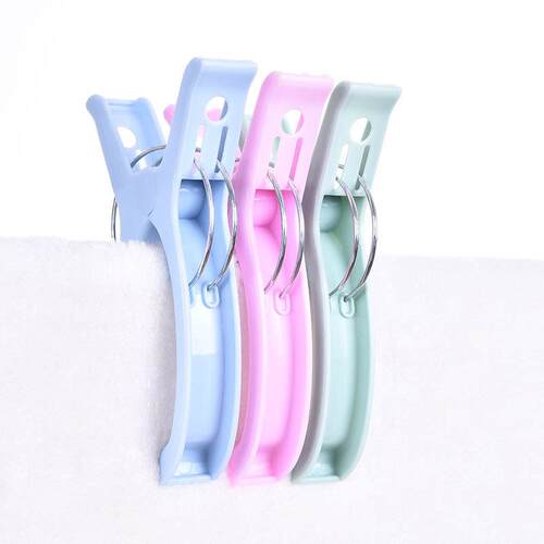 Large multifunctional plastic clothespins for drying quilts,