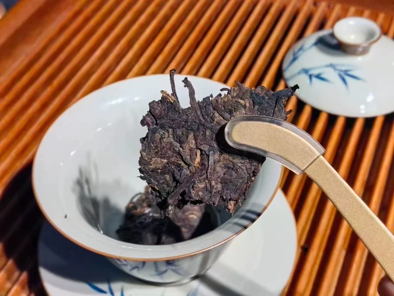 微瑕一九九八年中茶7581熟茶磚250g一片經典老配方昆明幹茶廠出品幹倉陳茶 普洱茶 BUASHOP普洱老茶