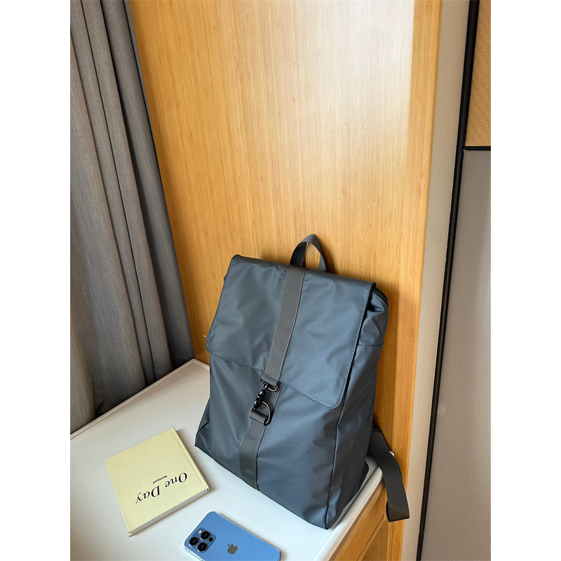 新款小众高级感双肩包大容量旅行背包休闲通勤背包英伦风男女潮