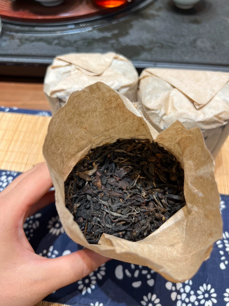 98年老生茶，穿越時空的味道，市面上上萬一包的老茶，清倉1116臺幣一包 包郵 普洱茶 BUASHOP普洱老茶