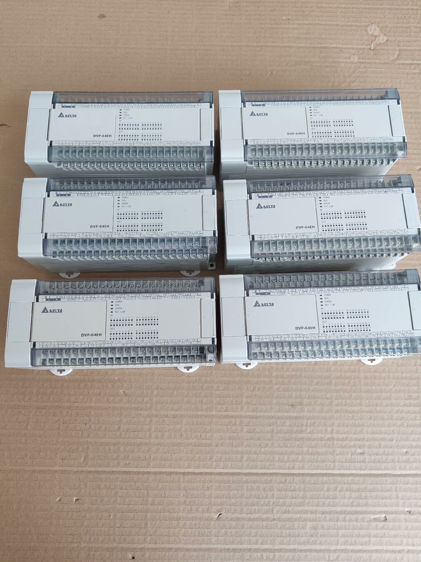 台达 DVP64EH00T3，成色如图，功能完好。爽快包邮！