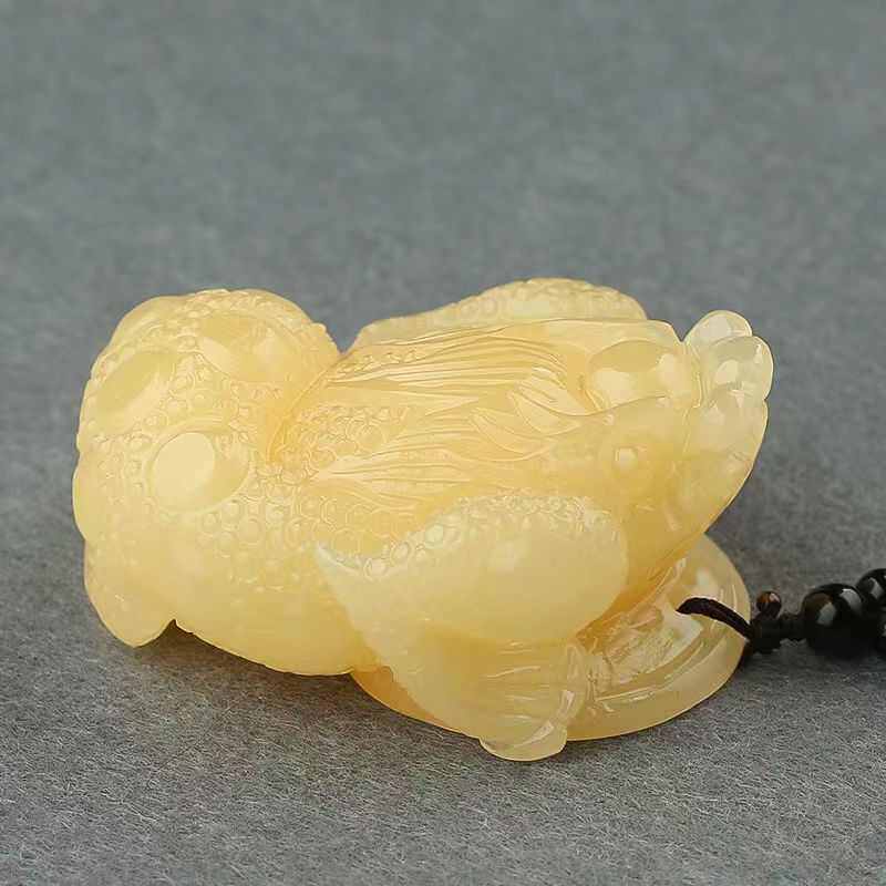天然米黄玉貔貅手把件直播高货黄玉白菜福猪金蟾玉器文玩把件批发