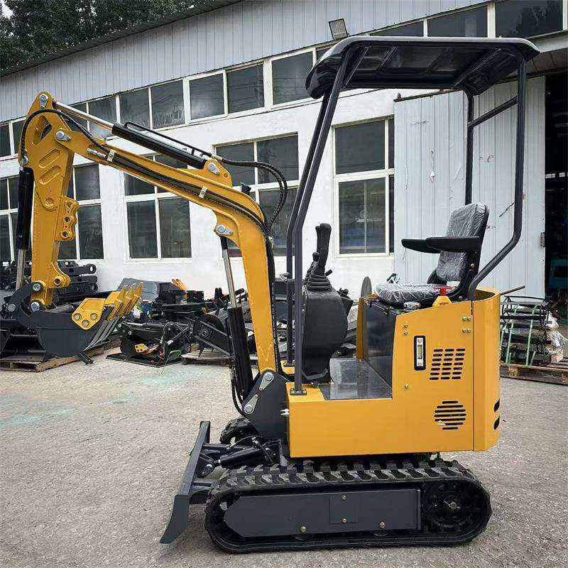 市政开沟小型履带挖掘机厂家 农用果园大棚挖土工程破碎小挖