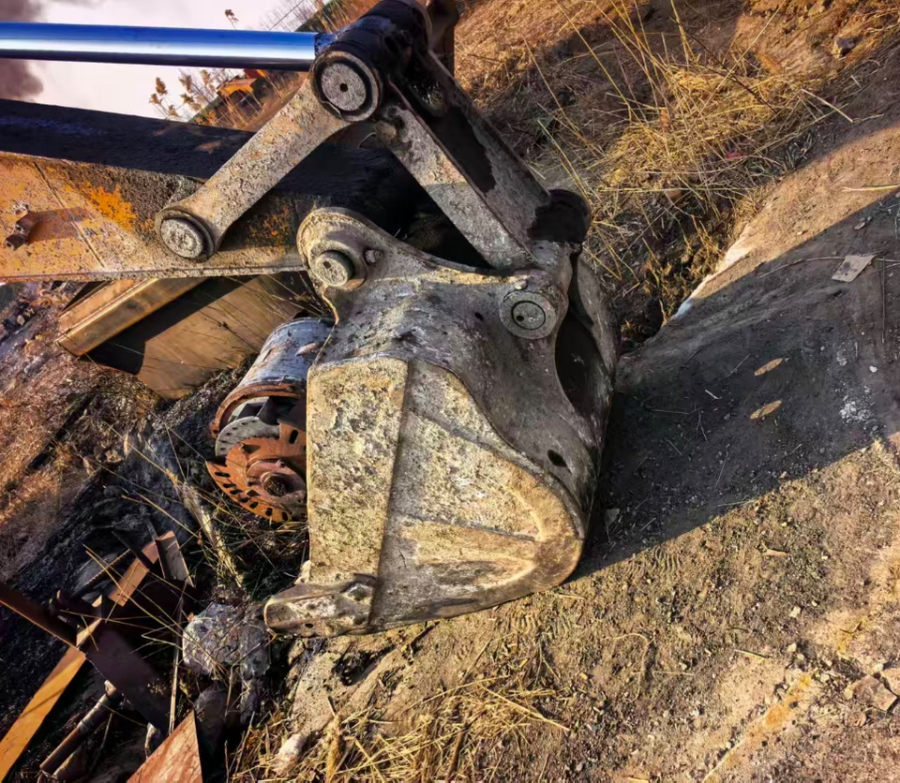 1月21日泰州闲置工程机械设备挖掘机现代215-7一辆网络拍卖公告