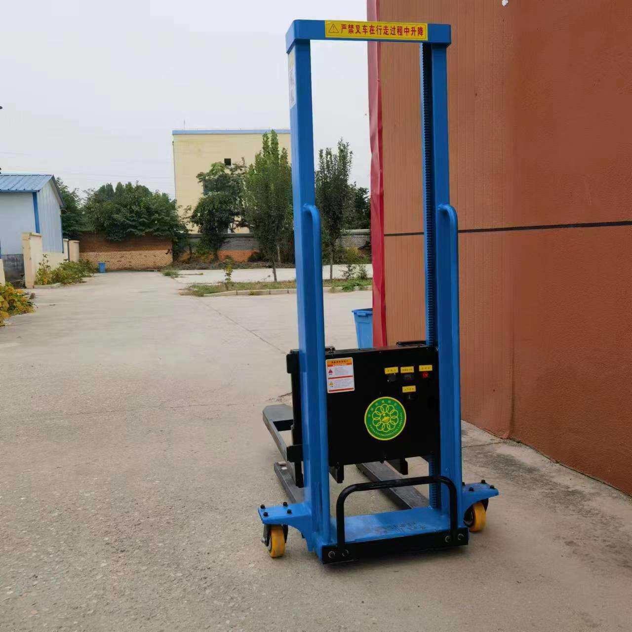 小型电动随车叉车1吨 250/500公斤站驾式叉车 全电动液压叉车