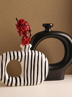 贝汉美NKY创意北饰欧黑白纹陶瓷花瓶高条感插花样级板间客厅装品