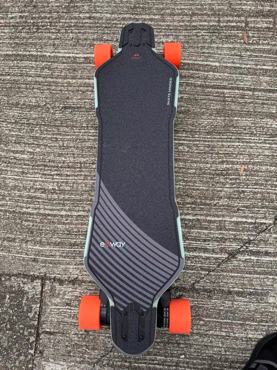 Exway Flex Pro V3: Умный электрический скейтборд. Пульт Rexus с цветным экраном, быстрая зарядка за 1 час, легкий (9.5 кг) для городских поездок. Премиум класс. photo review