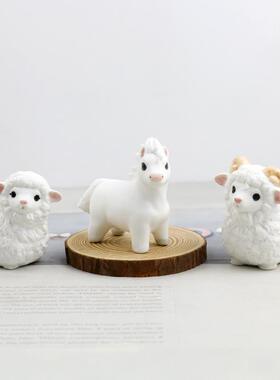 景德镇陶瓷小饰品可爱小绵羊摆件创意家居饰品生肖小羊马车载摆设