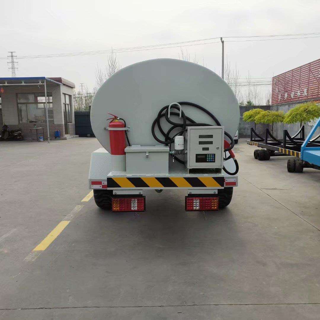 6吨油罐拖车2800*2250*2250可沼液罐吸污罐车吸水罐拖车厂家供应