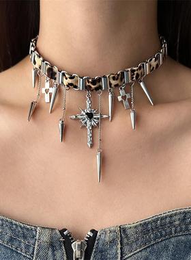 辣妹风豹纹铆钉十字架项圈女choker脖子配饰项炼高级感颈炼锁骨炼