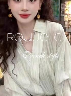 法国rouje chic法式绿色V领短袖天丝衬衫女夏季高级感五分袖上衣