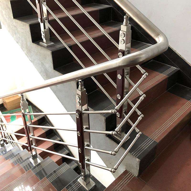 不锈钢实心穿管菱形楼梯扶手立柱 别墅家用楼梯扶手立柱栏杆厂家