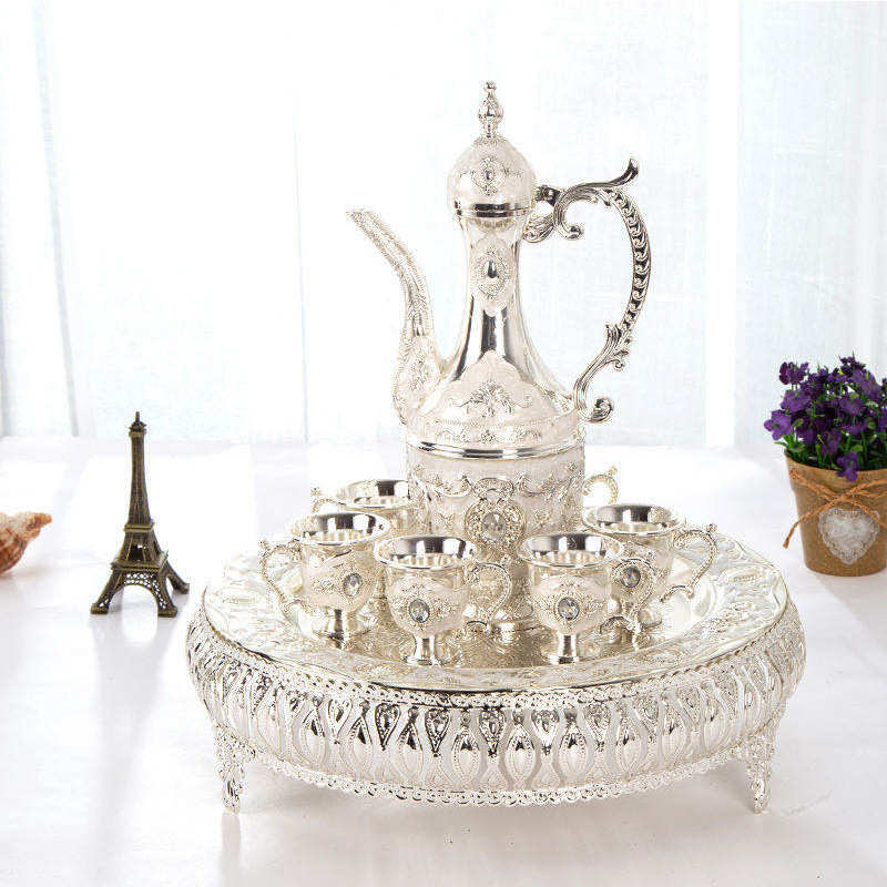 2020新款创意型白酒杯套装家用欧式高盘酒具奢华金属酒具酒壶套装