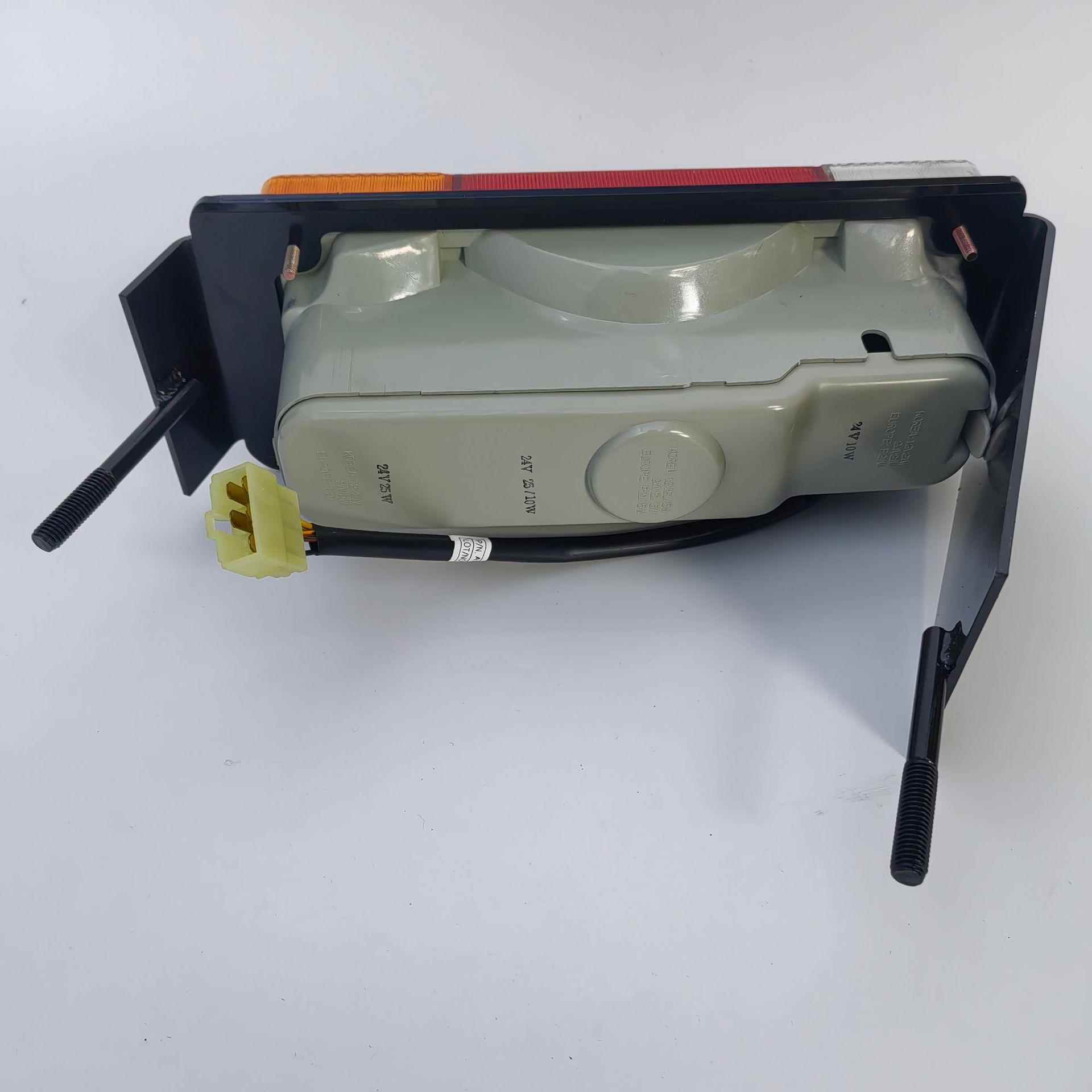 斗叉车配件100D/D120柴山油叉车后合523灯后组尾灯