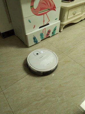 扫地机器人科沃斯DJ35和石头S51哪个好，差别大不大？