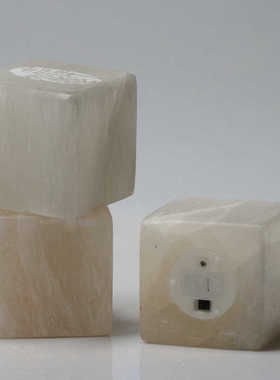 厂家供应方糖石膏灯天然石膏雕刻摆件 石膏工艺礼品 客厅房间小夜