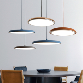 丹麦北欧极简餐厅灯主照明灯具，现代创意吧台三头飞碟led吊灯