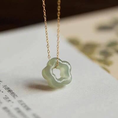 Natural Vintage Hetian Jade Necklace Plum Blossom Pendant Lu