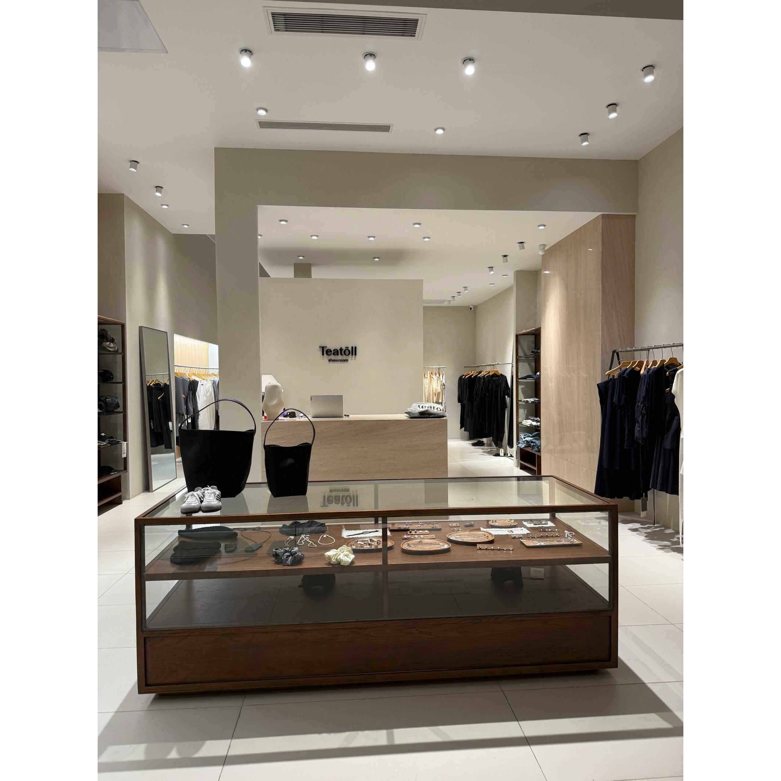 服装店中岛台展示台女装店流水台覆古展示柜陈列柜烤漆饰品柜