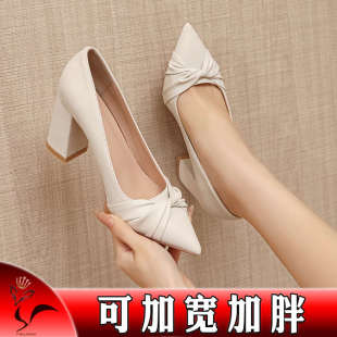 胖脚宽脚女鞋温柔高跟鞋大码41一43粗跟尖头法式晚风单鞋小码3132