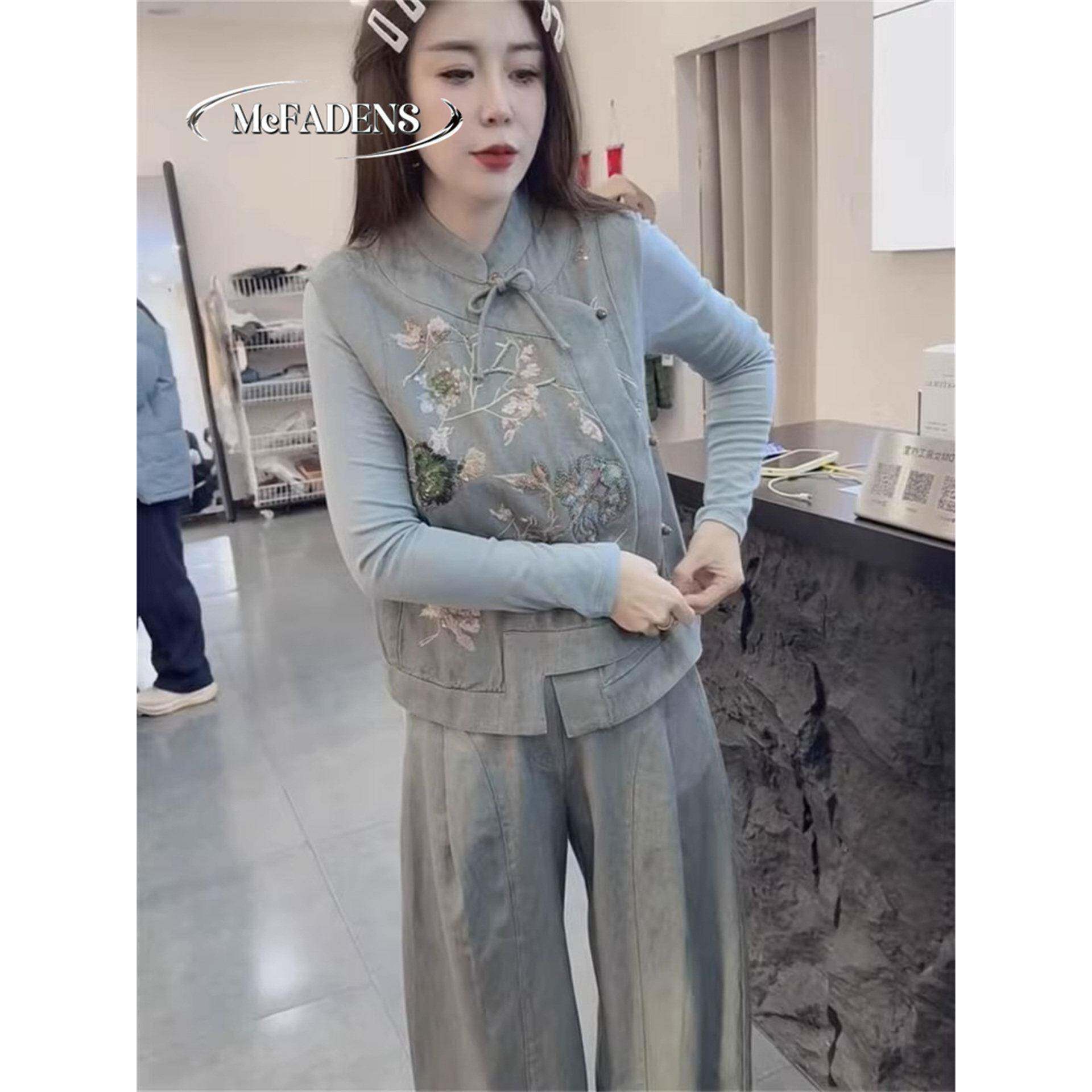 香港2026春新款国风重工刺绣斜襟马甲打底衫阔腿裤新中式三件套女