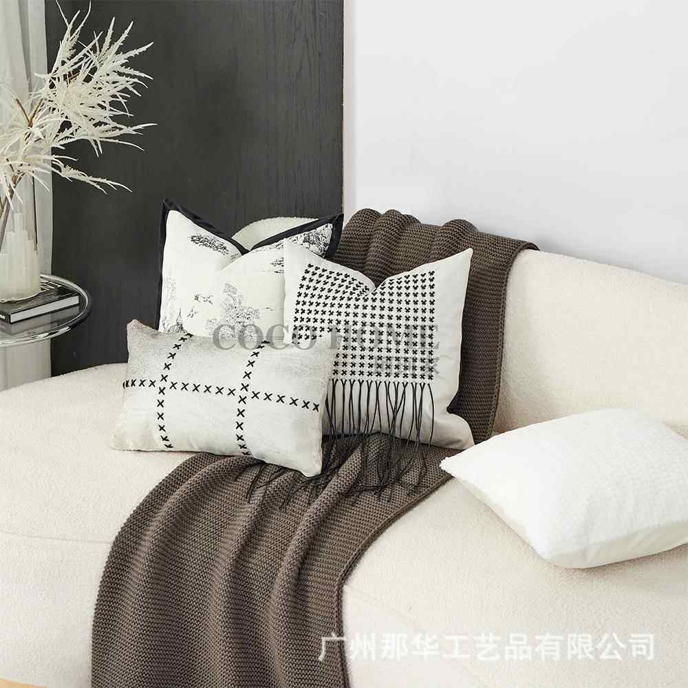 轻奢样板房搭配床品白色沙发靠垫高级感家具卖场摆样抱枕被高颜