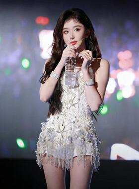 KPOP自制孔雪儿舞蹈女团同款白色重工亮片抹胸性感韩国打歌演出服