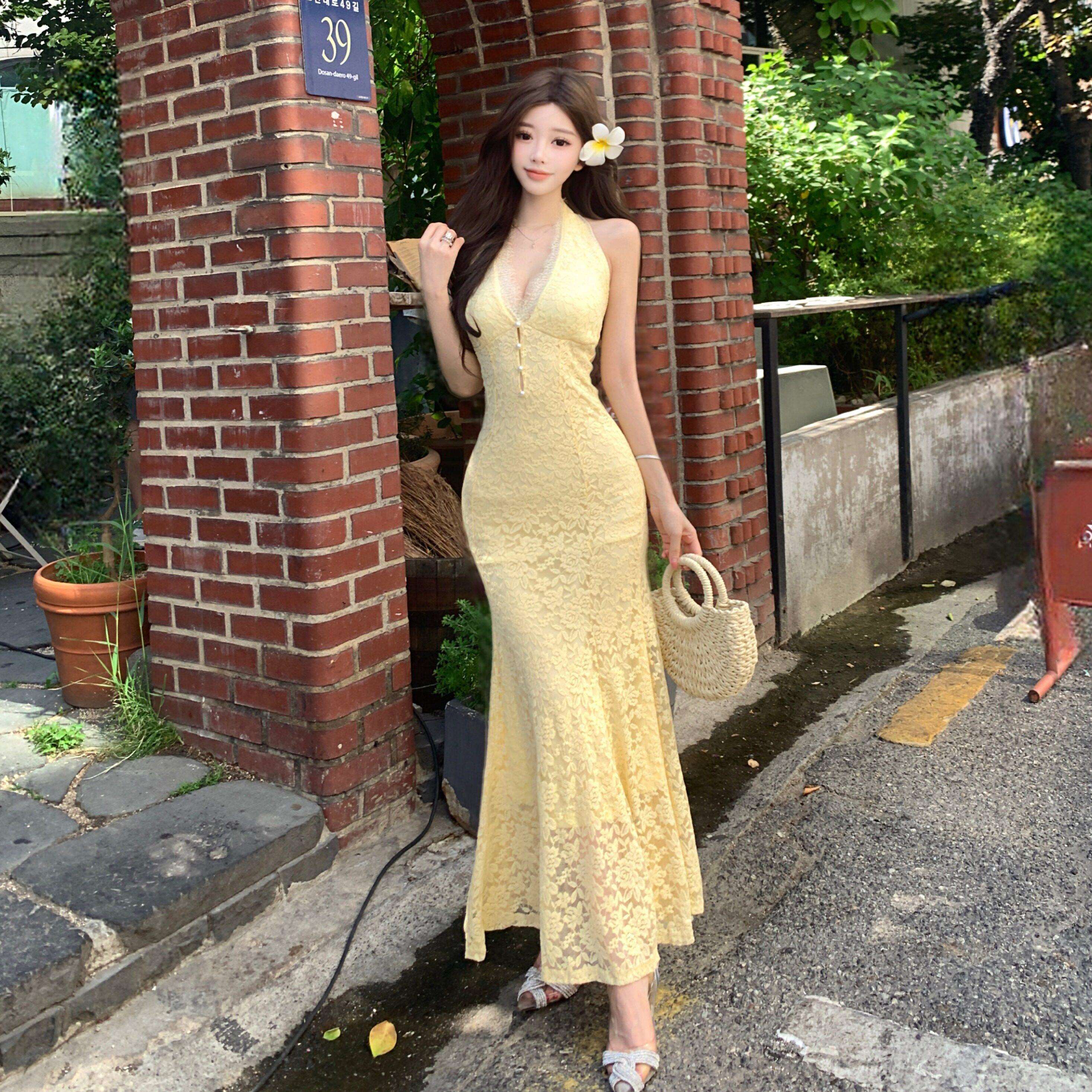 纯欲风黄色裙子御姐范性感挂脖领低胸蕾丝紧身包臀吊带连衣裙女