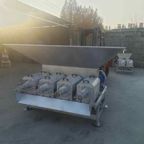 四连体牛粪红薯渣粪便分离机 铲车上料干湿分离机 粪便脱水机设备