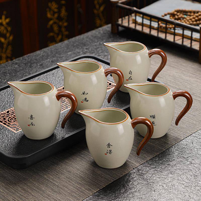 公道杯2026新款汝窑写字公道杯功夫茶具陶瓷手柄单个防烫茶海办公图片