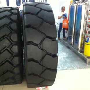 7.00 配钢圈 700 叉车实心轮胎27x10 650