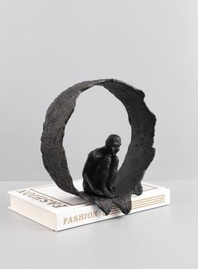 约现代创意房金属雕塑人件电视柜客厅茶几书摆样板房简家居装0497