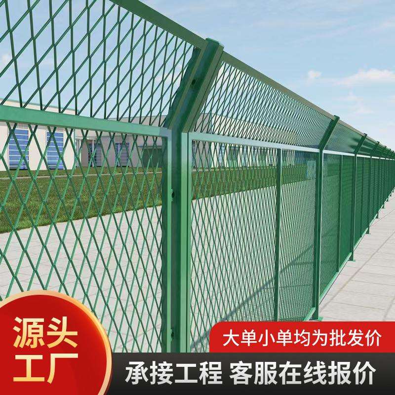 高速公路护栏网钢板网围墙栅栏监狱机场框架围栏菱形铁丝网防抛网图片