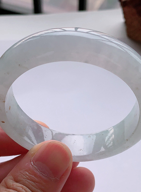 收藏缅甸天然玉石缅甸飘绿花冰润翡翠正圈手镯61.8克 53.6圈口