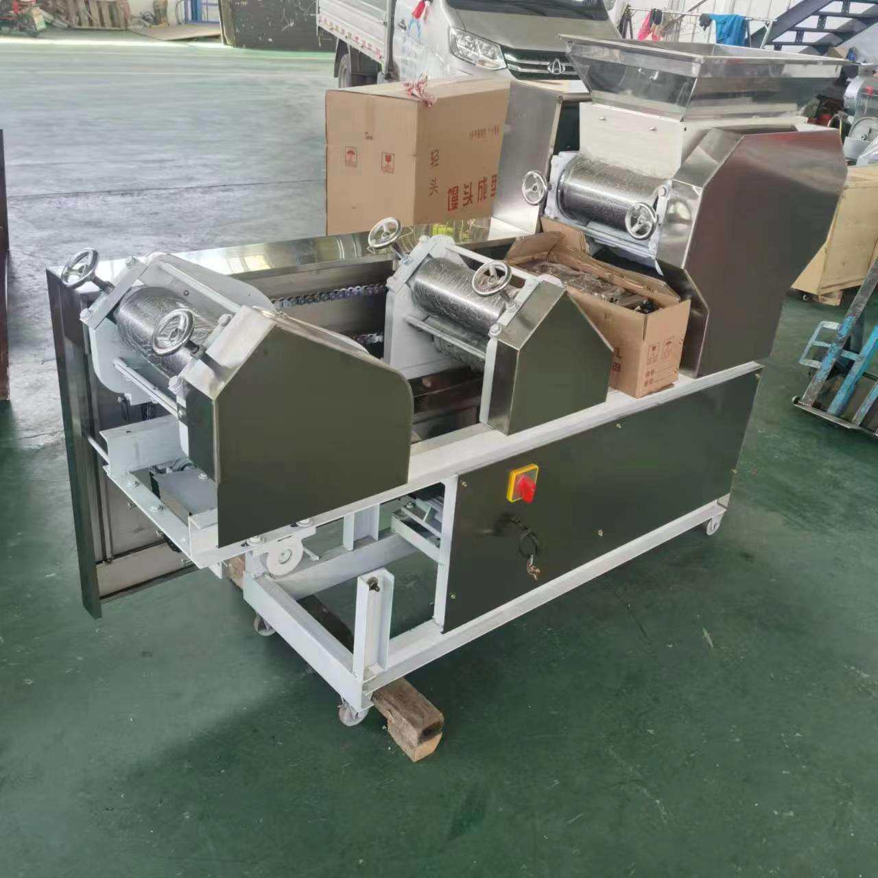 多功能商用面条机大型面条机5组6组型自动爬杆撒粉叠皮面条机