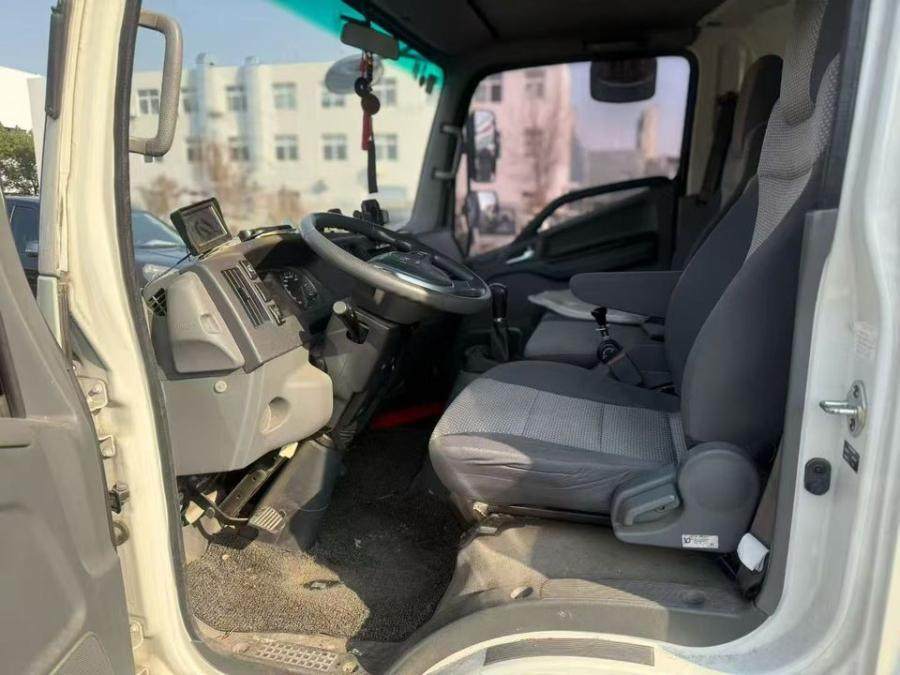 1月17日嘉兴帅铃大Q6箱式货车箱宽2.3米配152P康明斯发动机手续齐全正常过户网络拍卖公告 	