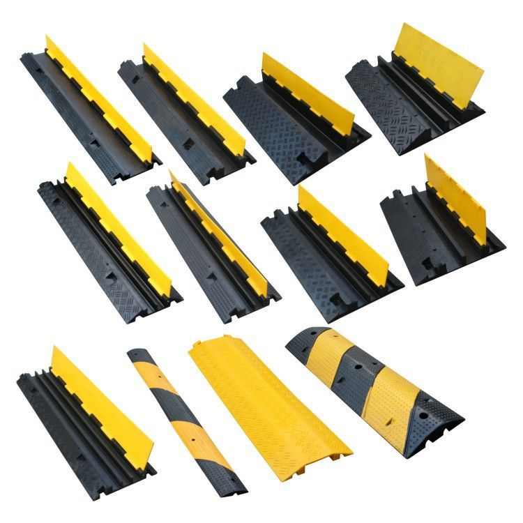 优质产品展示中 专业生产室外四线槽减速带质优价廉