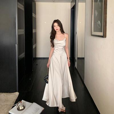 但你butyou 白色吊带洋装新款缎面显瘦收腰轻奢高级感订婚礼