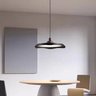 意式极简2026新款高级感飞碟灯小户型圆形餐桌吧台灯具餐厅吊灯