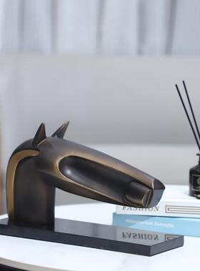 术2120现饰代简约抽象树脂马头艺装饰摆件客厅玄软关电视柜装家居