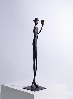 现代创意家居工作室软装摆件 金属黑色铸铝优雅看书女人桌面雕塑