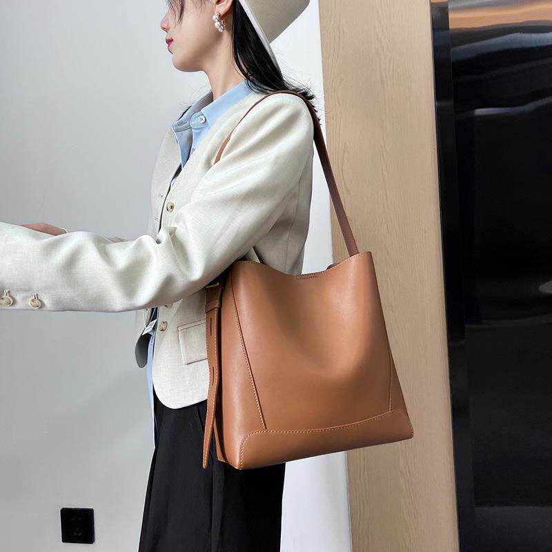 水桶包女新款单肩斜挎大容量高级感小众软牛皮秋冬通勤托特包