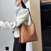 水桶包女新款 单肩斜挎大容量高级感小众软牛皮秋冬通勤托特包