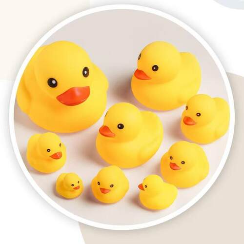 Rubber duck bath toy for children, a palm-sized duck toy tha