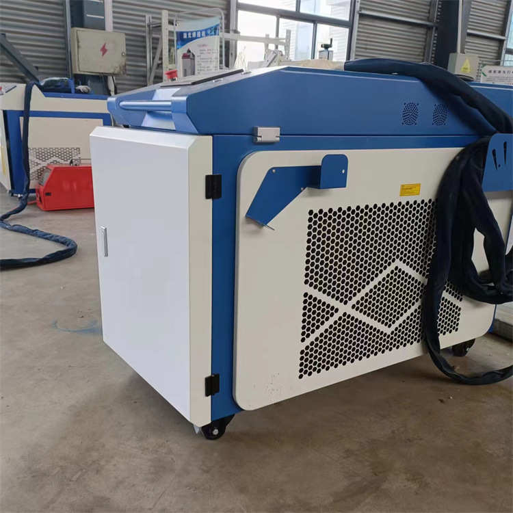 激光清洗机大功率手持激光清洗除锈机3000瓦除漆半自动除锈设备