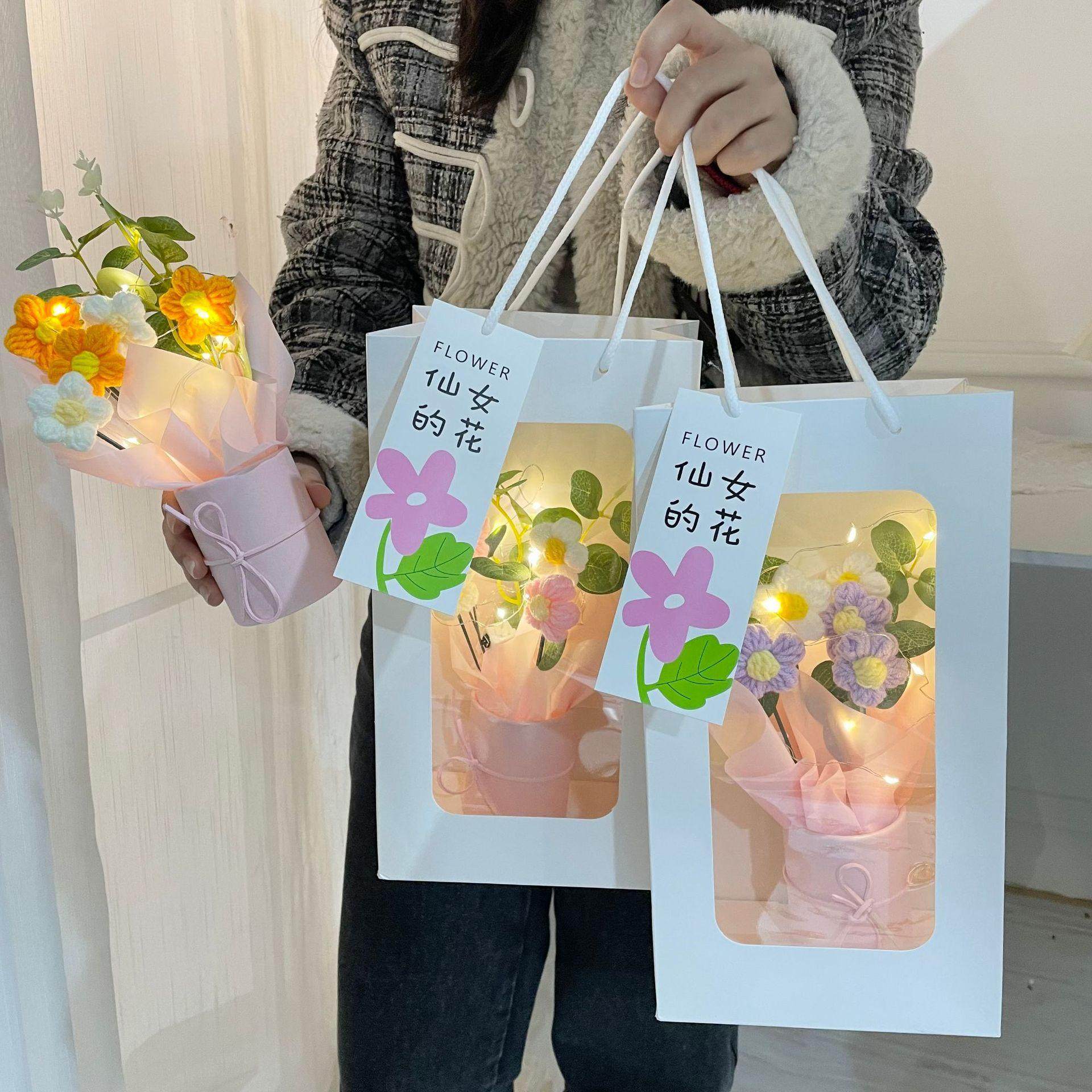 手工毛线钩织玫瑰花摆件成品编织康乃馨生日送女闺蜜朋友礼物实用,家居饰品,餐桌花艺,淘宝优惠券,粉丝福利购,淘宝优惠卷